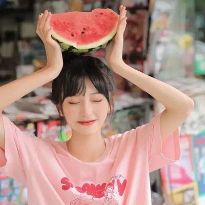 网红女孩吃瓜图像大全集,趣味瞬间大盘点