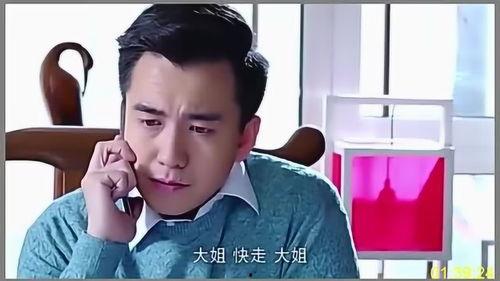 男网红被女记者采访吃瓜,一场意外的美食采访