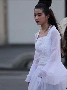 网红聂小倩吃瓜图片,网红美食新风尚