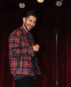 网红男博主吃瓜视频