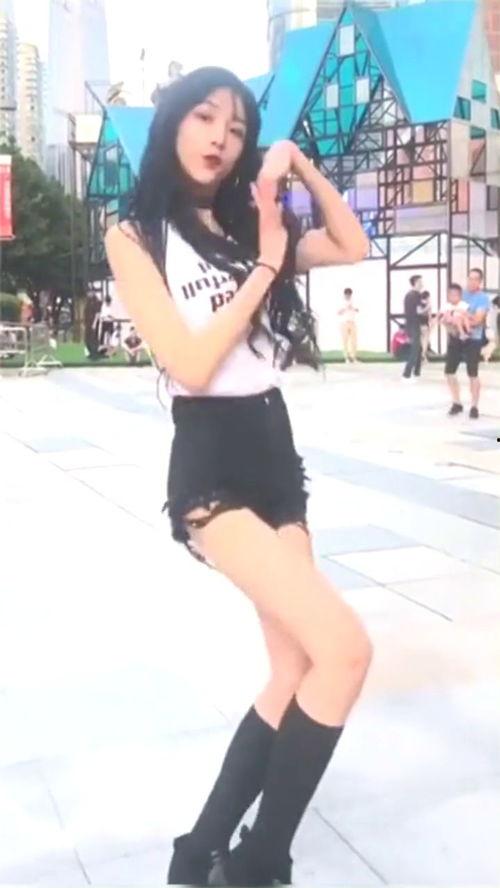 网红吃瓜跳舞是谁啊图片