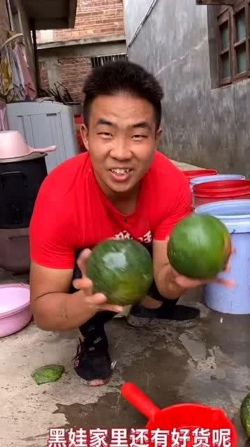 网红精神小伙吃瓜,网红背后的真实生活