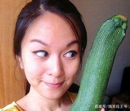 网红吃瓜搞笑图片